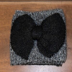 Besty Johnson Black & White Large Bow Detail Infinity Scarf
